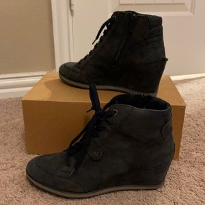 Geox navy wedge sneaker size 40 never worn
